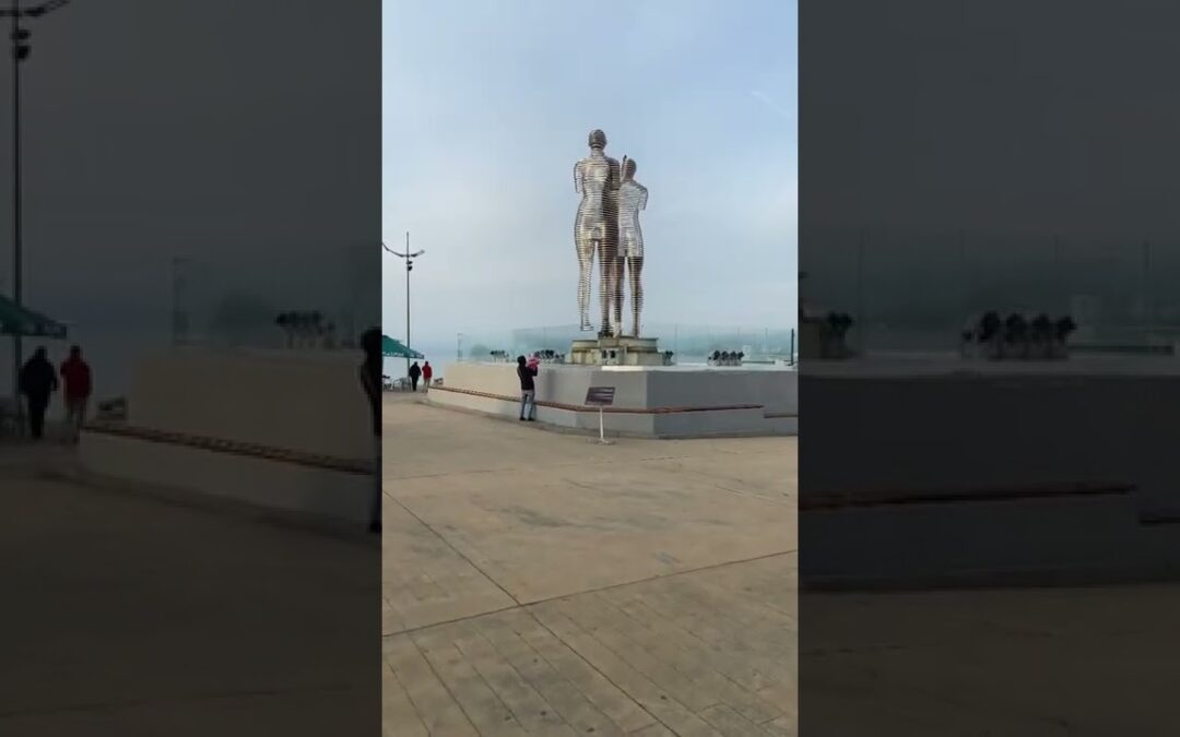 Ali and Nino statue in Batumi – Travel to Georgia and visit Batumi